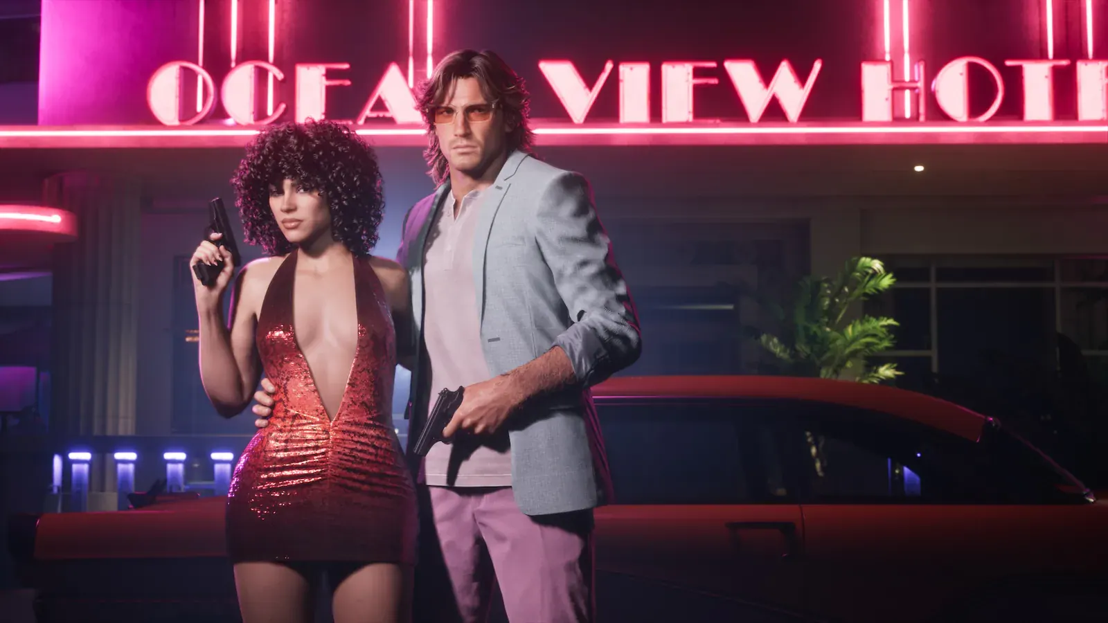 Lucia con un minivestido rojo de lentejuelas y peinado de rizos, y Jason con traje de lino claro y gafas tintadas, los dos armados, bajo el rótulo de neón del hotel Ocean View.